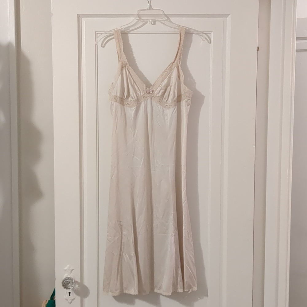 Vintage lace trim white ivory cream slip